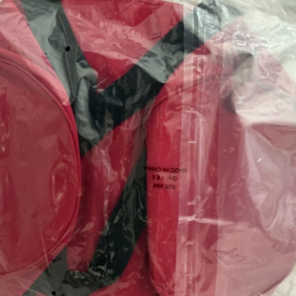 GWP Chanel Beaute No 5 RED DUFFLE - Picture 2 of 2